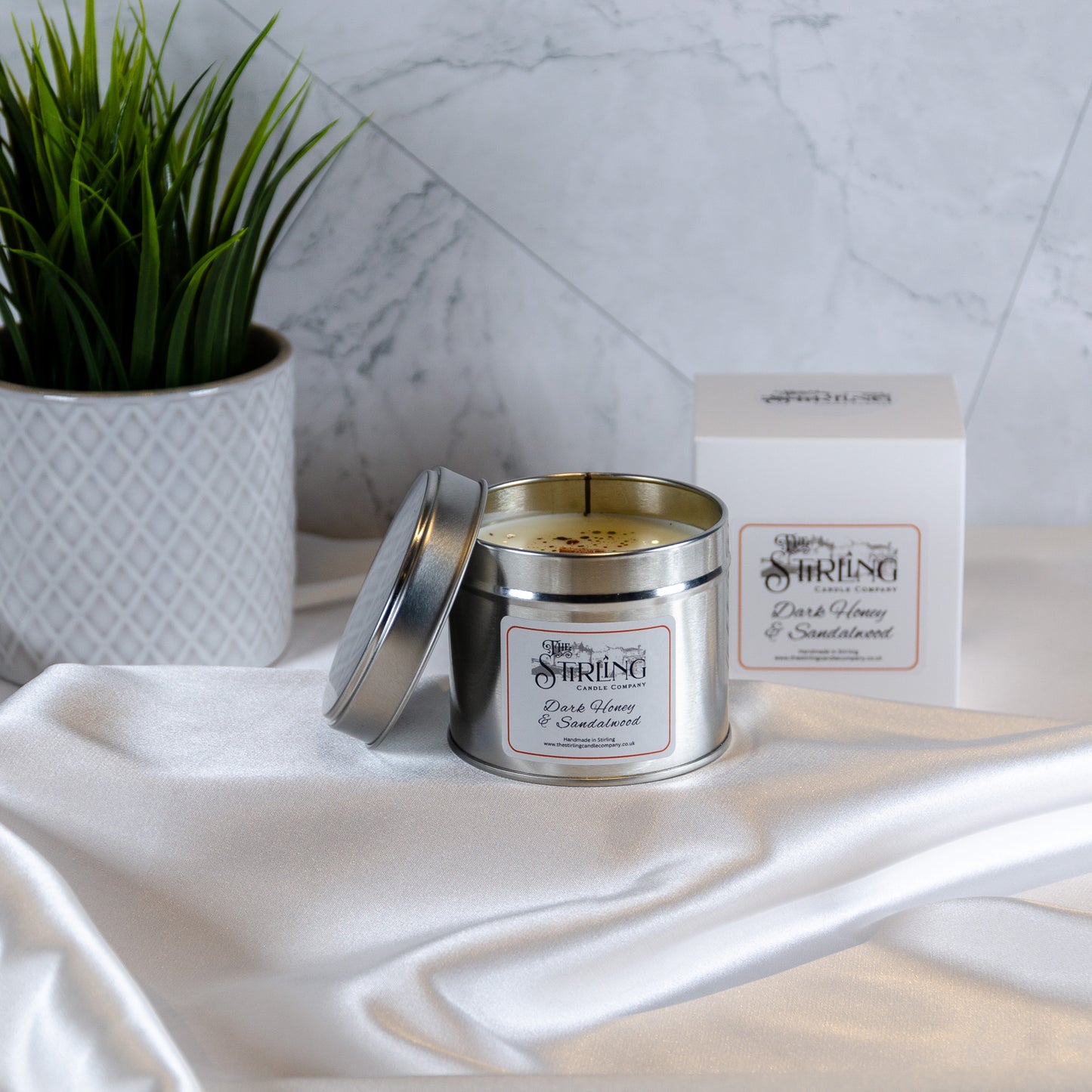 Dark Honey & Sandalwood travel tin