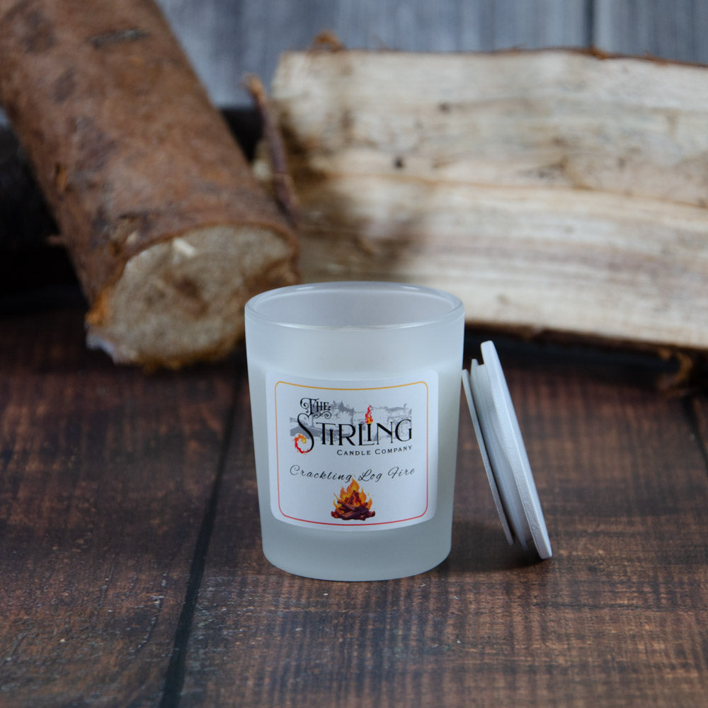 Small candle in the fragrance 'Crackling Log Fire'