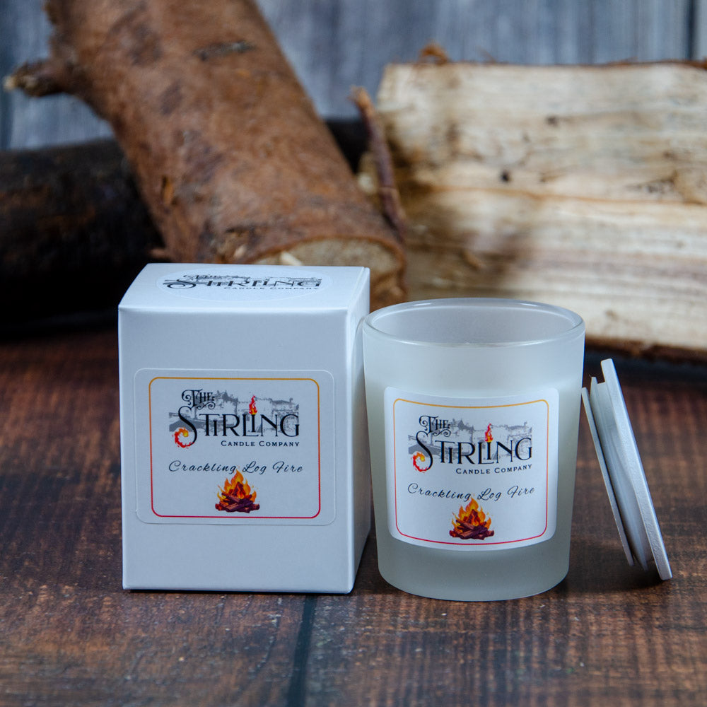 Small candle in the fragrance 'Crackling Log Fire'